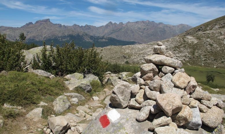 Une montagne dans la mer